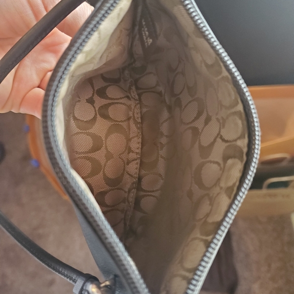 Coach wristlet - Picture 7 of 9